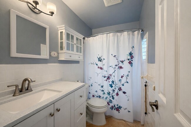 Building Photo - 1316 NE 2nd Ave