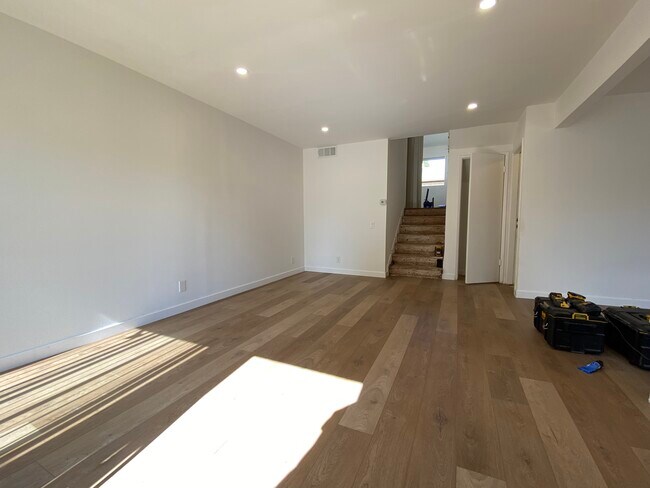 Building Photo - 833 Coriander Dr