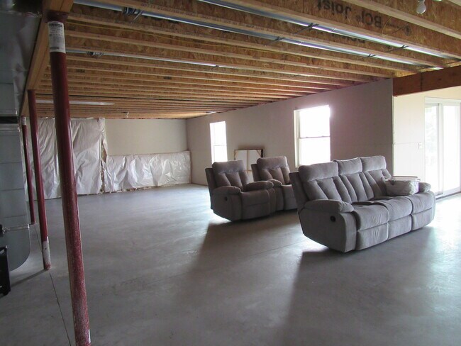 Building Photo - 3761 Deckard Dr