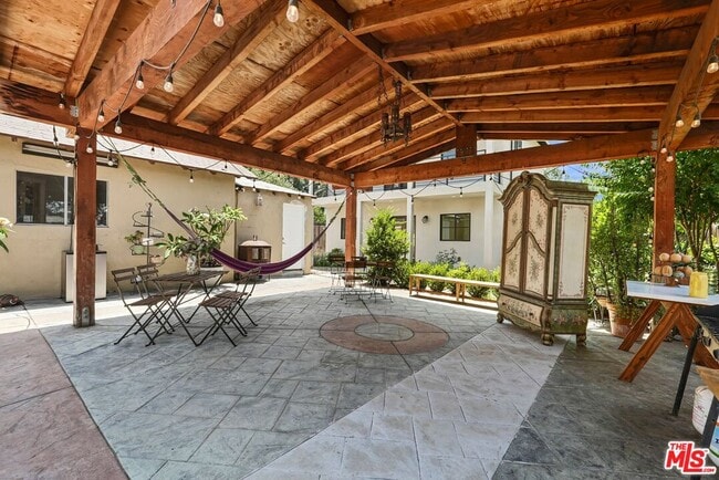 Building Photo - 720 W Altadena Dr