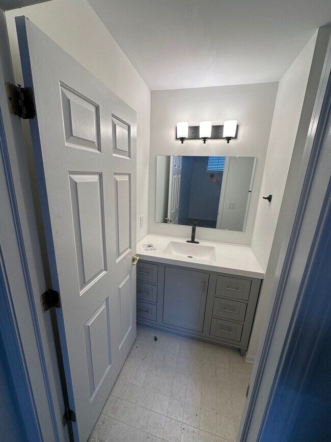 Building Photo - 1101 Freesia Ct