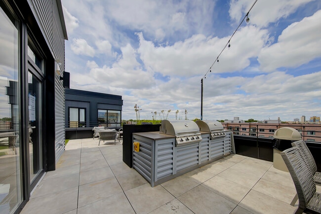 Building Photo - 1131 W Winona St