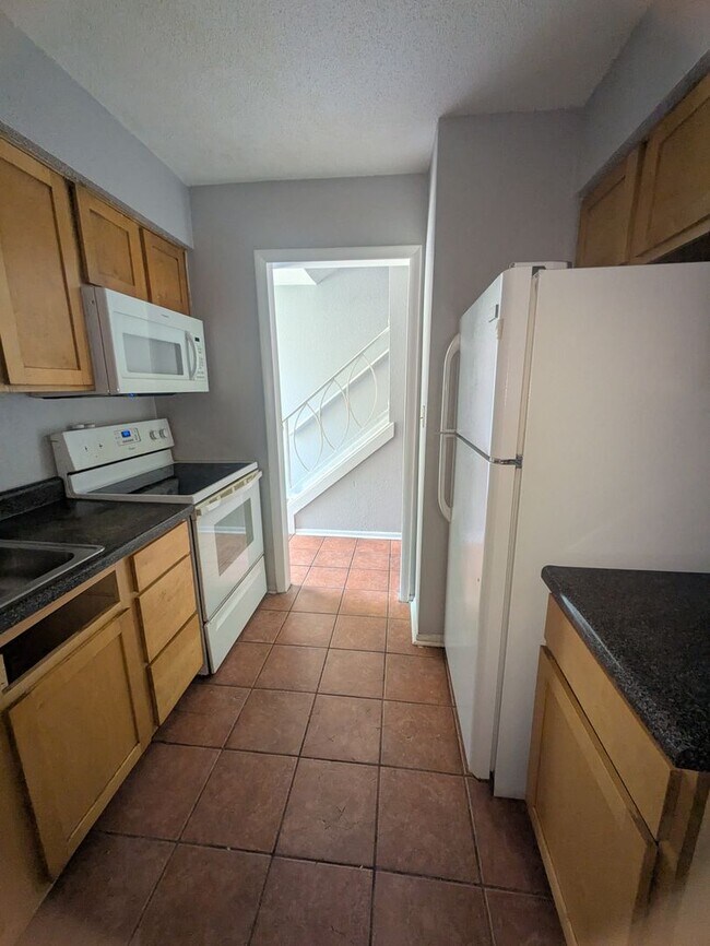 Building Photo - Charming 2bd  1.5ba home in South KC