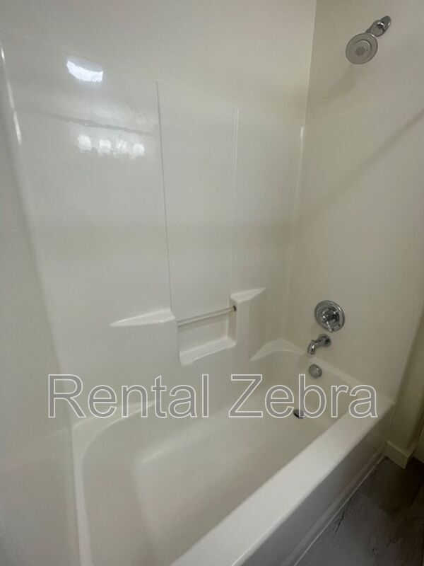 Building Photo - 6702 SE 80th Ave