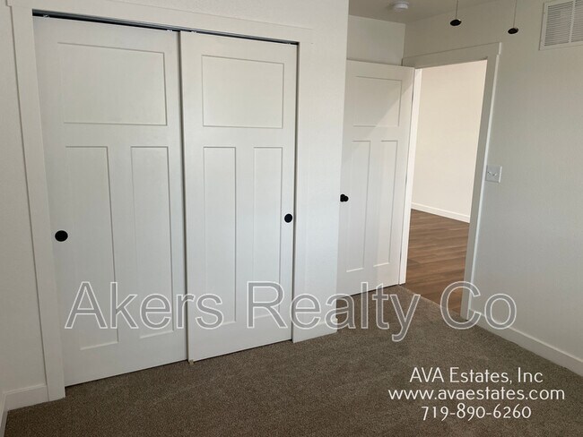 Building Photo - 970 S Coral Pl