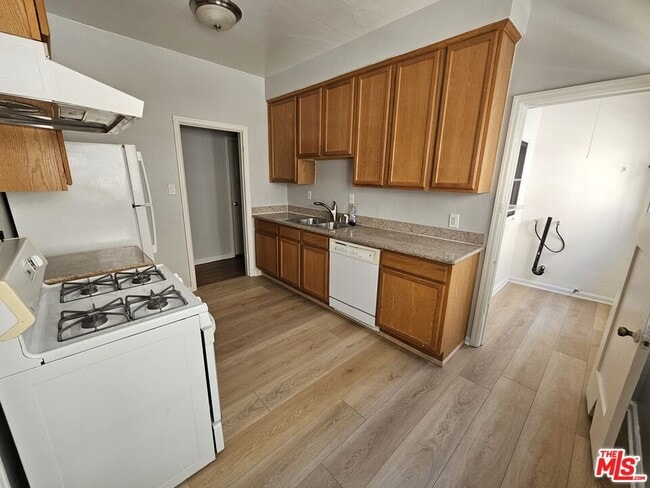 Building Photo - 1135 Cardiff Ave