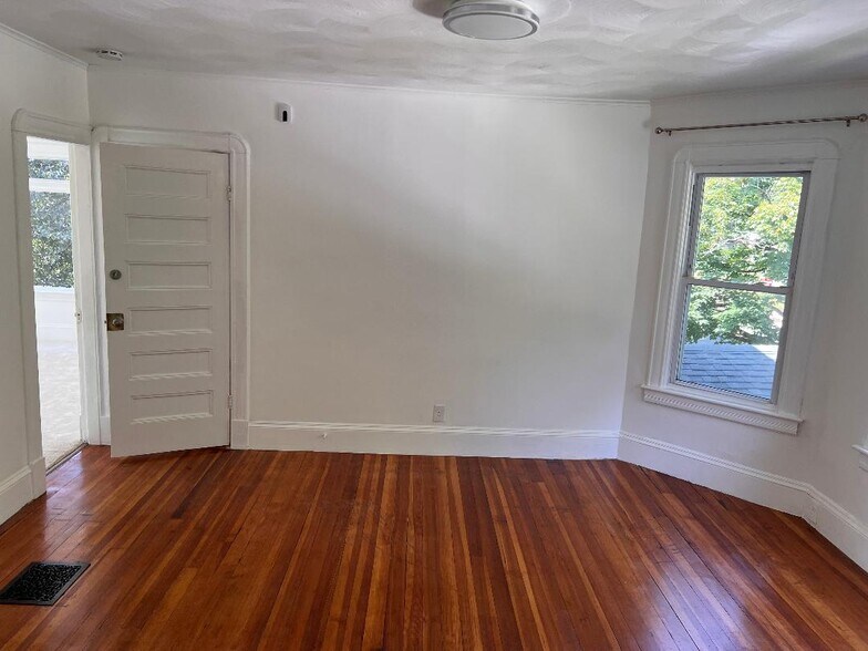 Primary Photo - 169 Pineywoods Ave