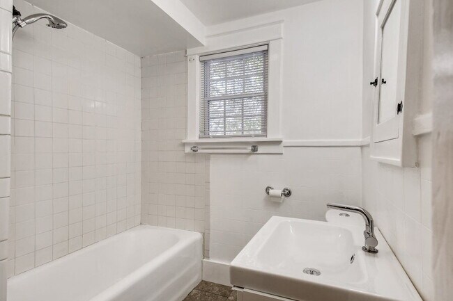 Building Photo - Charming Brick Cottage near Vanderbilt