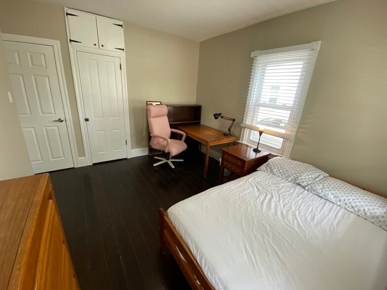 Bedroom - 215 Birch Ave