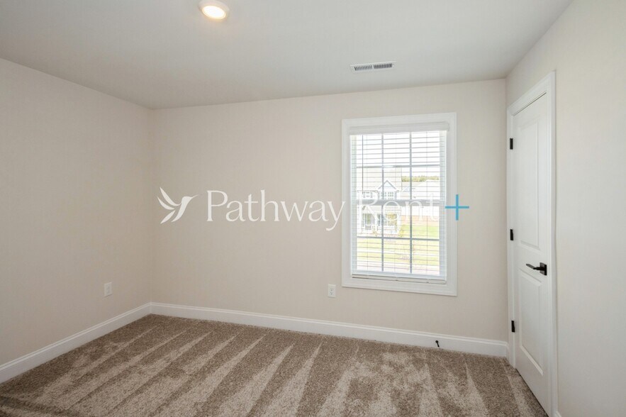 Building Photo - 123 Wembury Ln