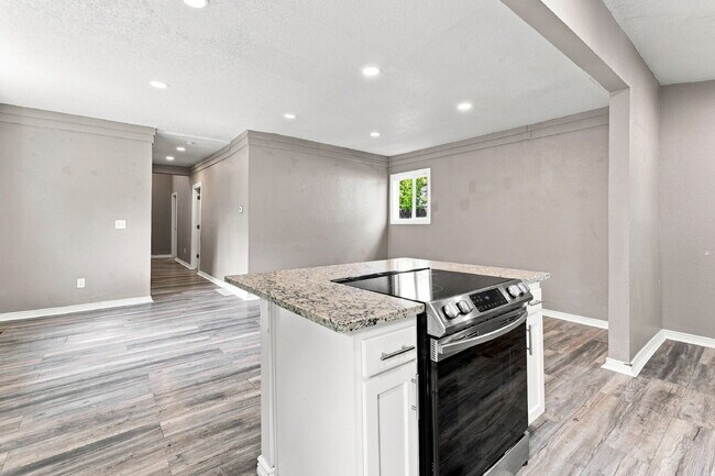 Building Photo - $2,800.95 with $300 Off the first month's rent, 3 Beds - 2 Baths, Single Family Home in Denver wi...
