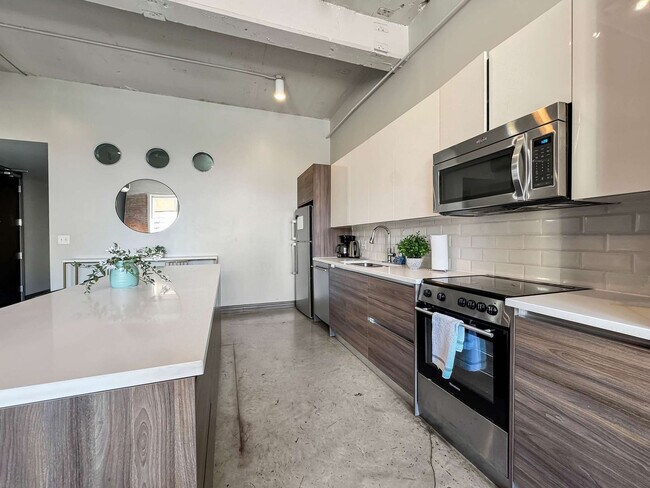 Building Photo - 555 Evergreen St