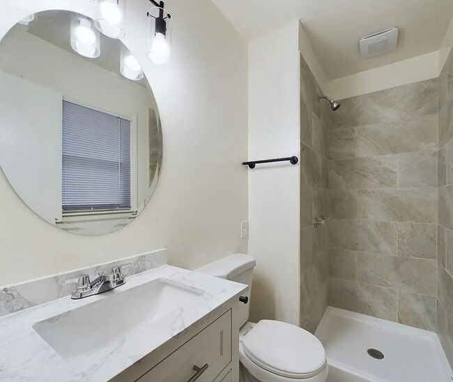 Building Photo - Spacious 4 Bed | 2 Bath Renovated Home!