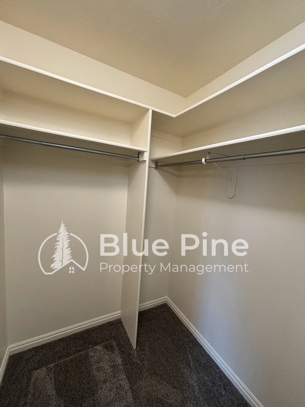 Building Photo - 1228 Oakmeadow Cir