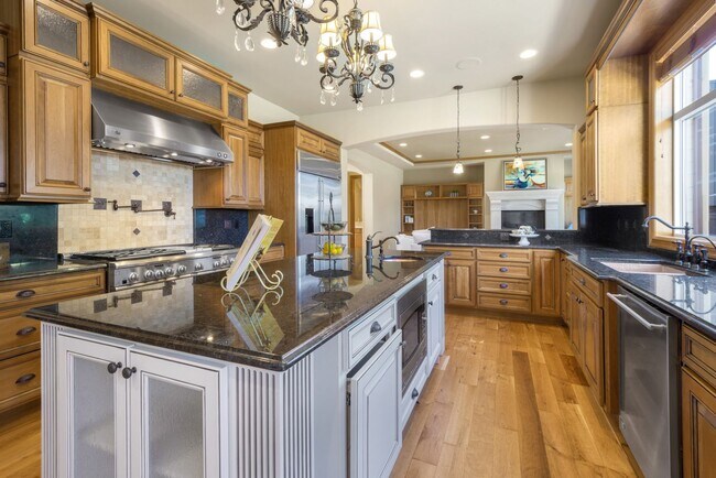 Building Photo - Live the Tuscan Life in Kirkland