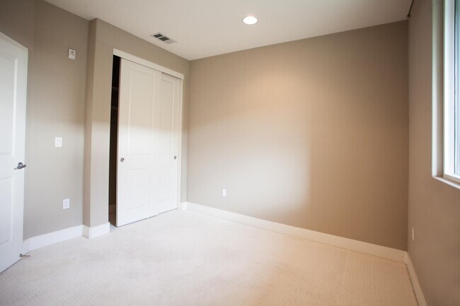 Building Photo - PALO ALTO SCHOOL DISTRICT- Tri-Level Execu...