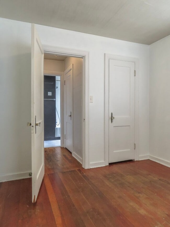 Building Photo - 1 Bedroom Cottage available in Salem !
