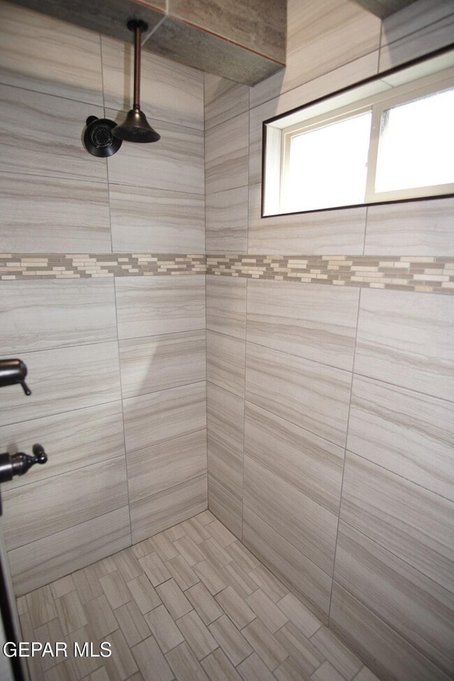 Building Photo - 14829 David Latin