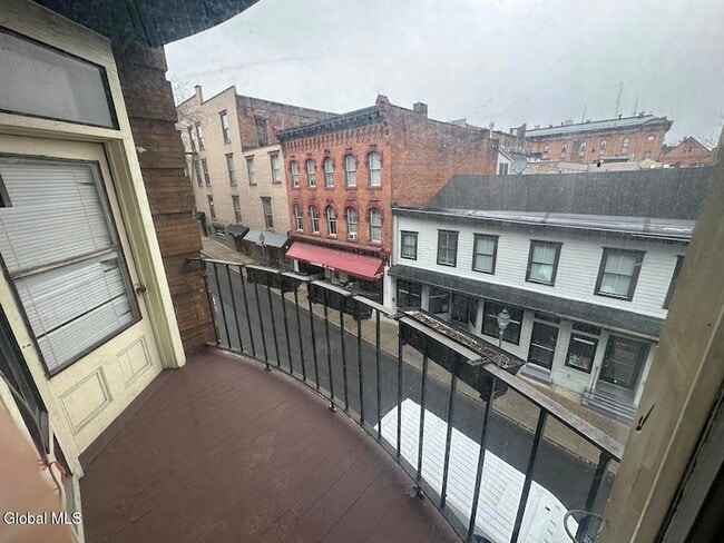 Building Photo - 16 Caroline St