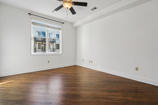 Building Photo - 915 Madison St