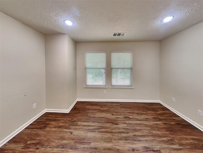 Building Photo - 2330 Colonial Springs Ln