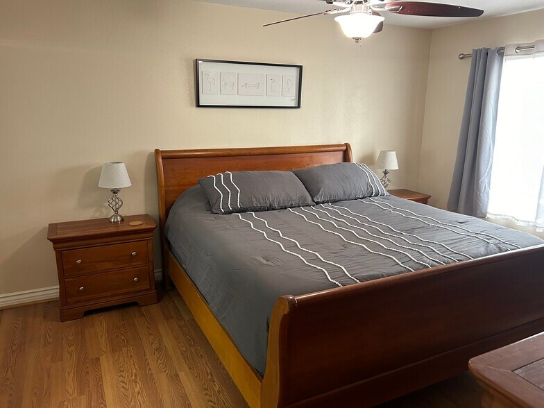 Building Photo - 1120 Grape St