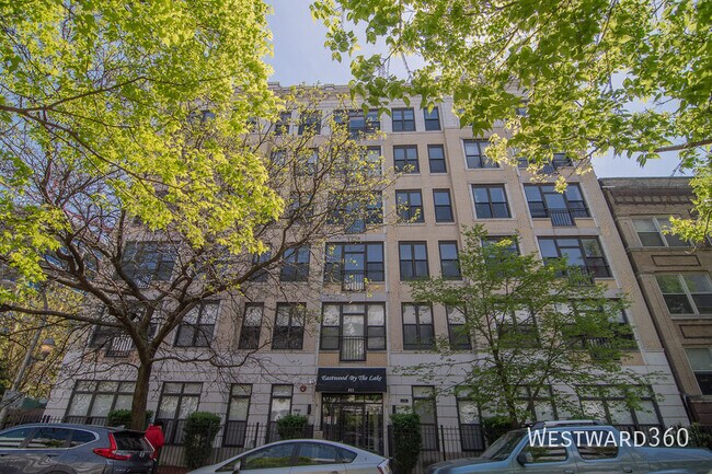Building Photo - 811 W Eastwood Ave