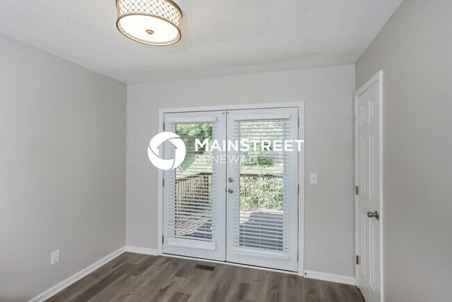 Building Photo - 4 Bedroom Pet-Friendly Home in LOUISVILLE, KY with Main Street Renewal