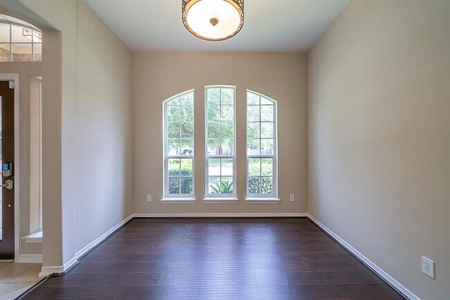 Building Photo - 1023 Casting Springs Way