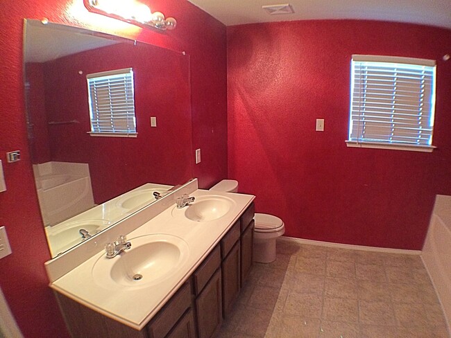 Building Photo - 3 Bedroom 2 Bath Gem In Crowley