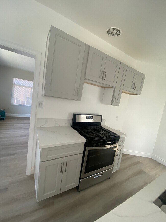 Building Photo - 6127 Linden Ave