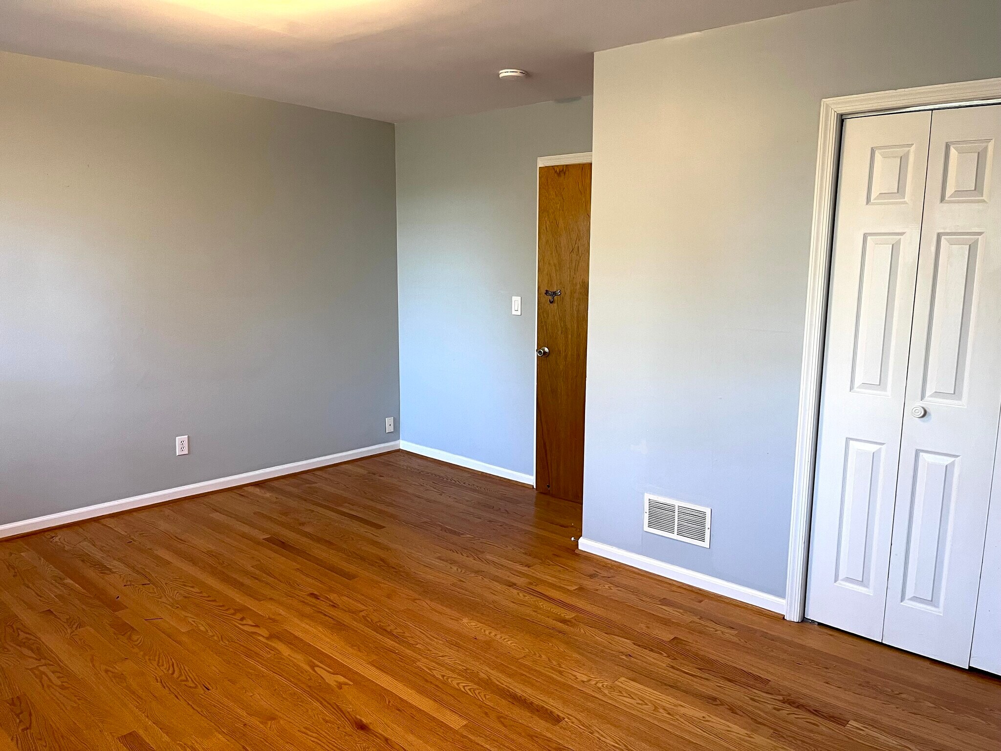 Bedroom, facing south - 4285 Burton Rd