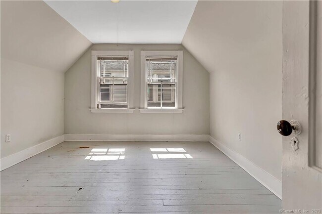 Building Photo - 28 Edwards St