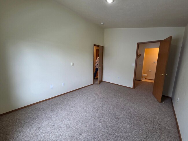 Building Photo - 13216 E 31st Ct