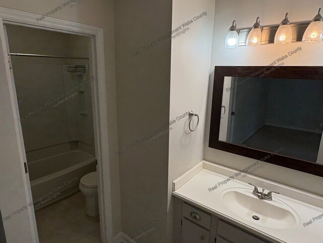 Building Photo - 5512 Hamstead Crossing
