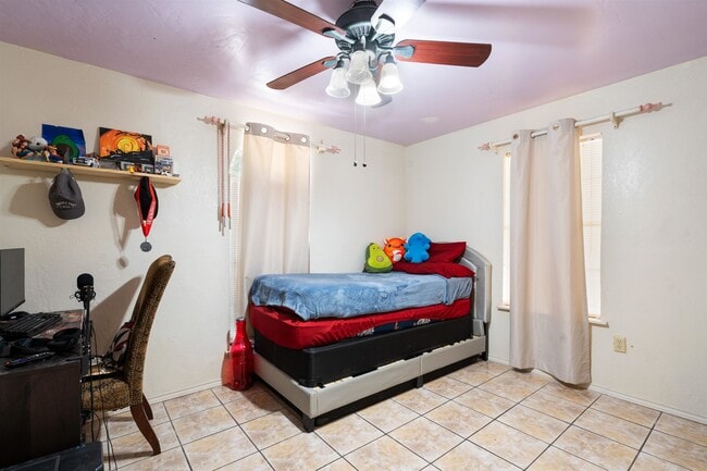 Building Photo - 504 Ave V