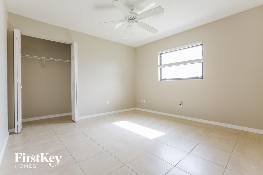 Building Photo - 2267 Kamsler Ave