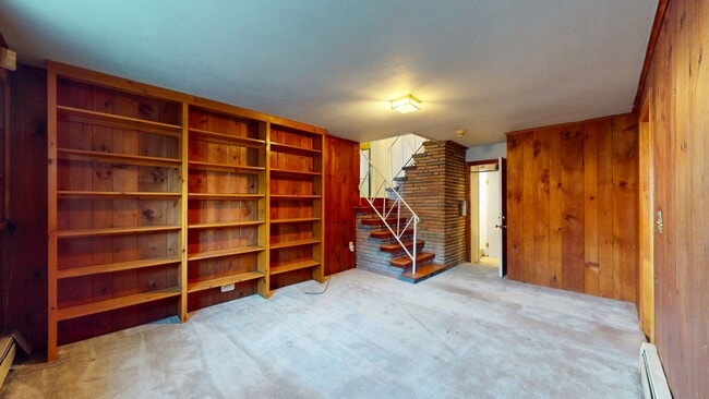 Building Photo - 3 Bedroom Split Level in Woodbridge