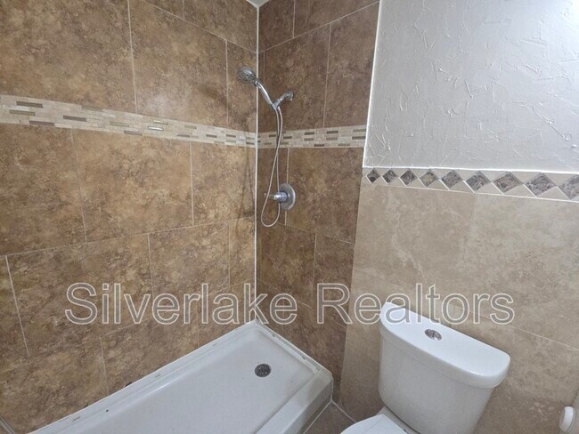 Building Photo - 2429 Salmon St