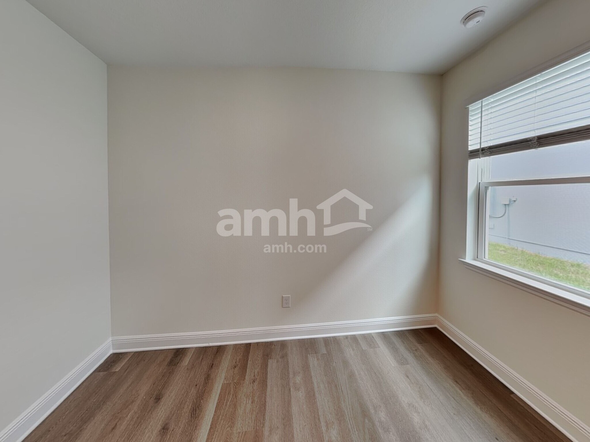 Building Photo - 5992 Pinewood Ests Dr