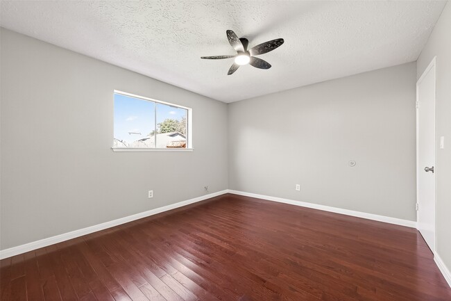 Building Photo - 10707 Staghill Dr