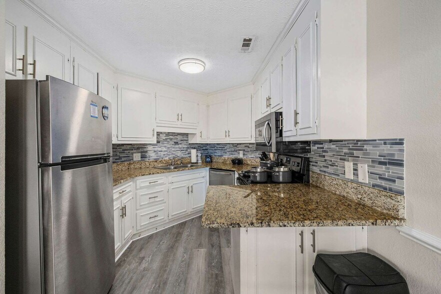 Building Photo - 2805 N Ocean Blvd