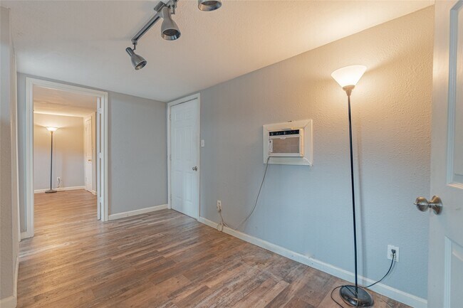 Building Photo - 4206 Walker St