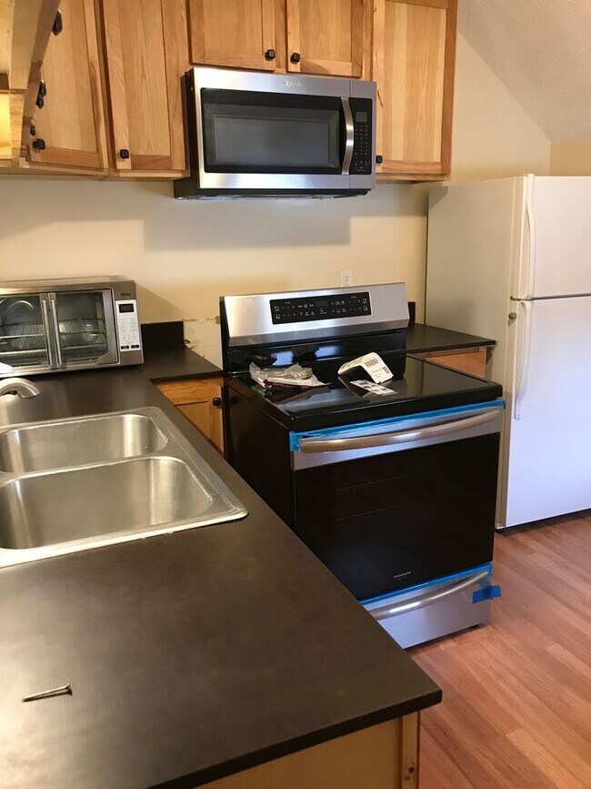 Building Photo - 612