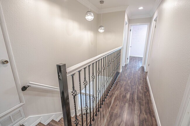 Building Photo - Amazing 6 Bedroom Home for Rent in Canyon Country!