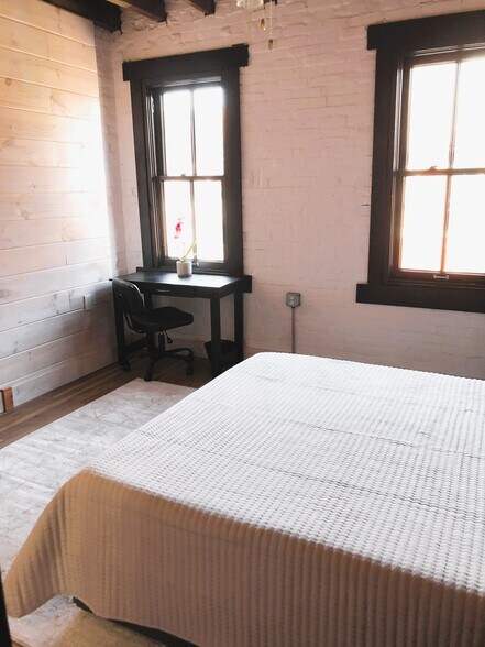 Building Photo - 121 Howard Ave