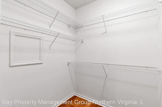 Building Photo - 1705 Lake Shore Crest Dr