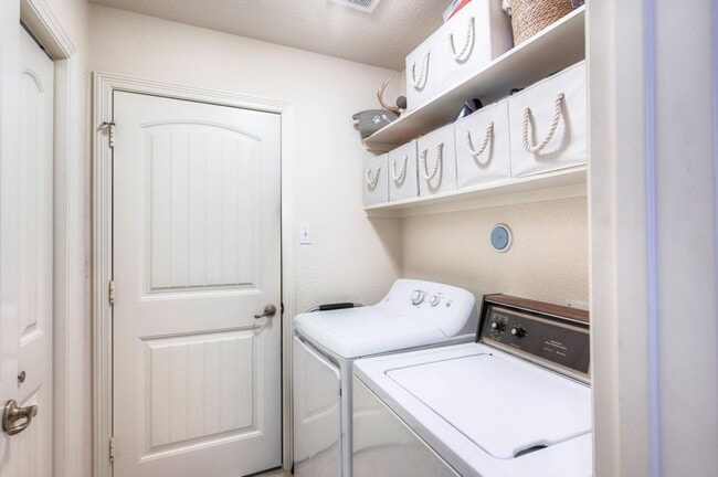 Building Photo - 108 Cove Cir