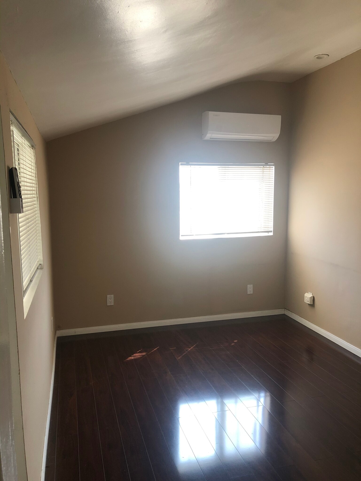 Living Room - 6142 Oak Ave