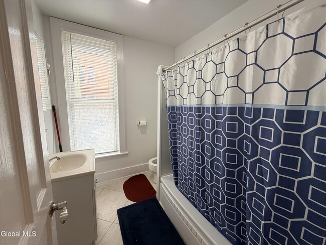 Building Photo - 17 Greene St